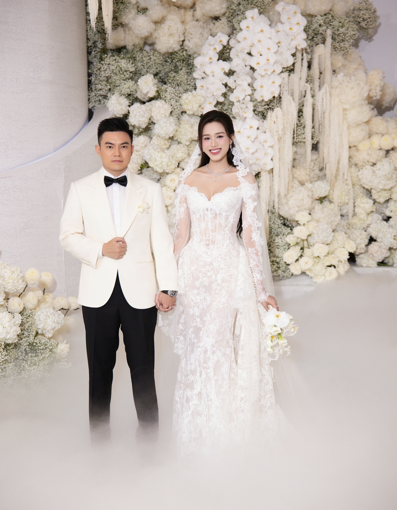 Vợ chồng Đỗ Thị Hà và Viết Vương được khen ngợi “xứng đôi vừa lứa”.