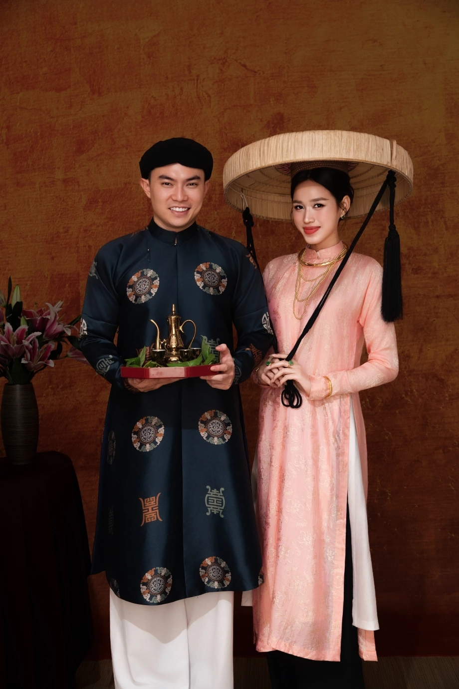 Đỗ Thị Hà và Viết Vương tận hưởng cuộc sống vợ chồng son đầy hạnh phúc.