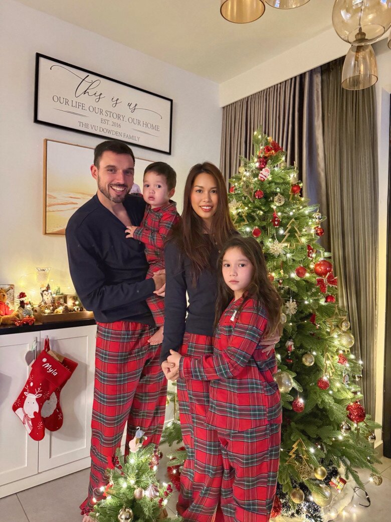 Gia đình hạnh phúc của siêu mẫu Hà Anh và chồng người Anh.