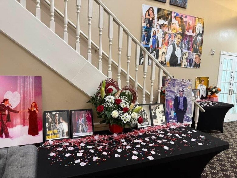 Những hình ảnh của Kasim Hoàng Vũ khi còn sống được trưng bày tại tang lễ.