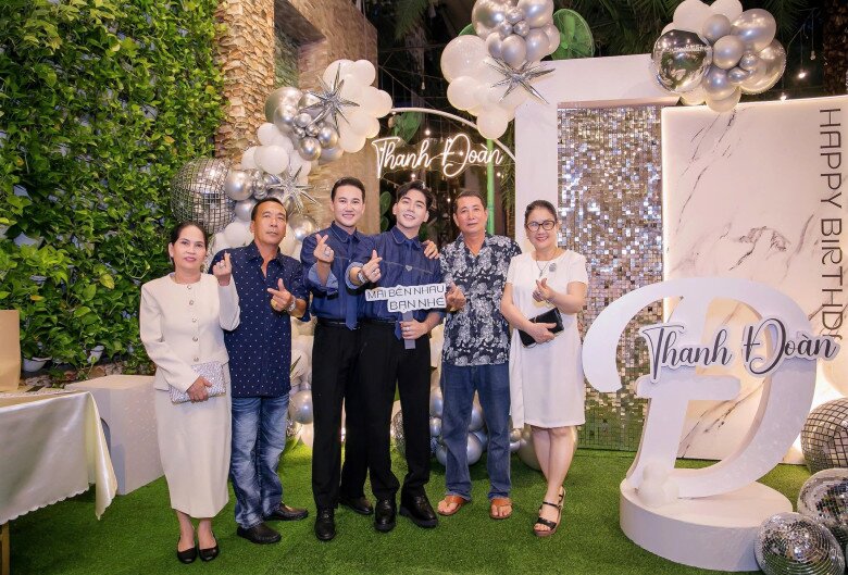 Thanh Đoàn và Hà Trí Quang được gia đình hỗ trợ chăm sóc 2 con.