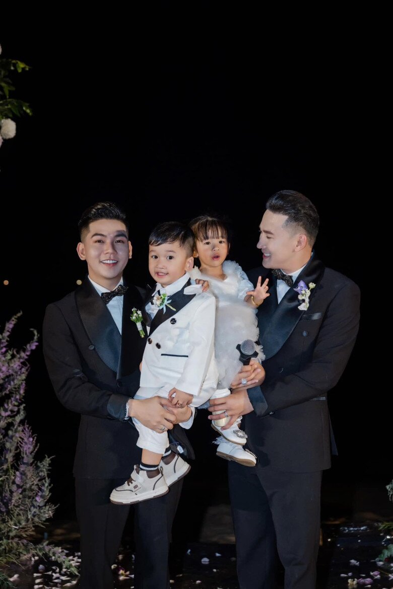 Thanh Đoàn và Hà Trí Quang tổ chức đám cưới với sự chứng kiến của 2 con chung.