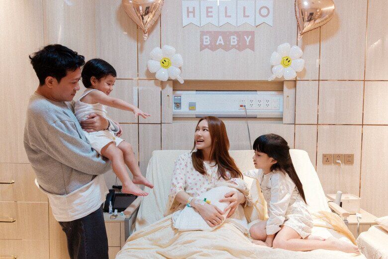 Gia đình hạnh phúc của vợ chồng Trường Giang và Nhã Phương.