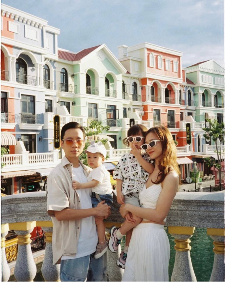 Gia đình hạnh phúc của JustaTee và bà xã hot girl cùng các con.