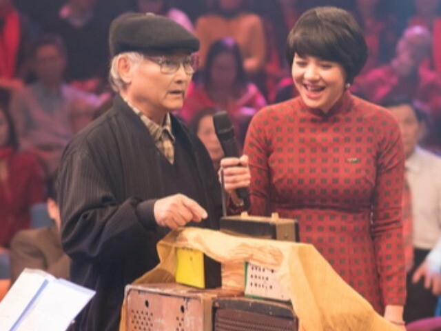 Giải trí - Nhạc sĩ từng là MC lớn tuổi nhất VTV hiện là NSƯT, ngoài 80 vẫn lạc quan bên bà xã là nhạc công xinh đẹp