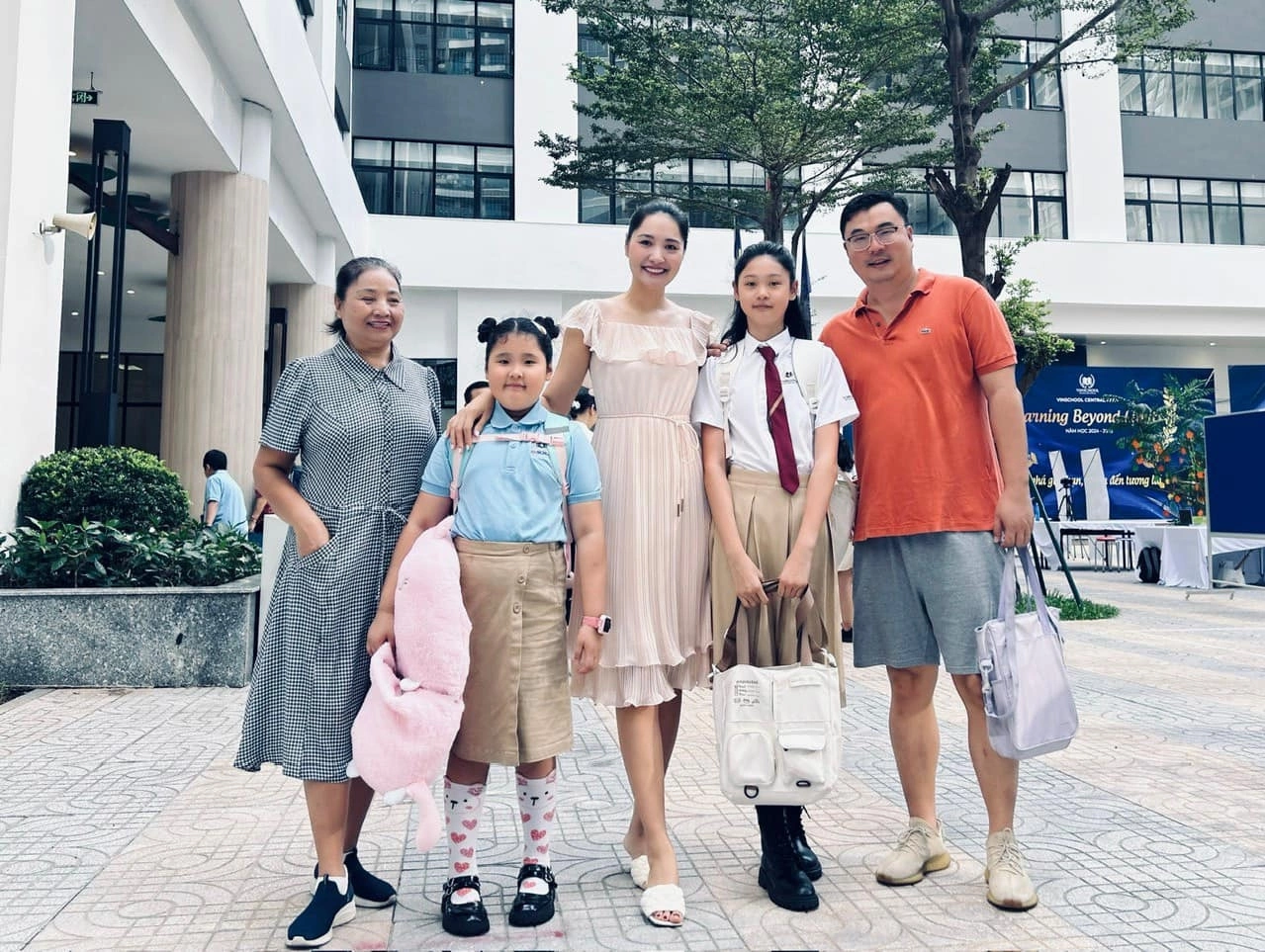 Tiểu Panda và Porla đều học trường quốc tế, sở hữu nhiều huy chương ở các cuộc thi ngoại ngữ.