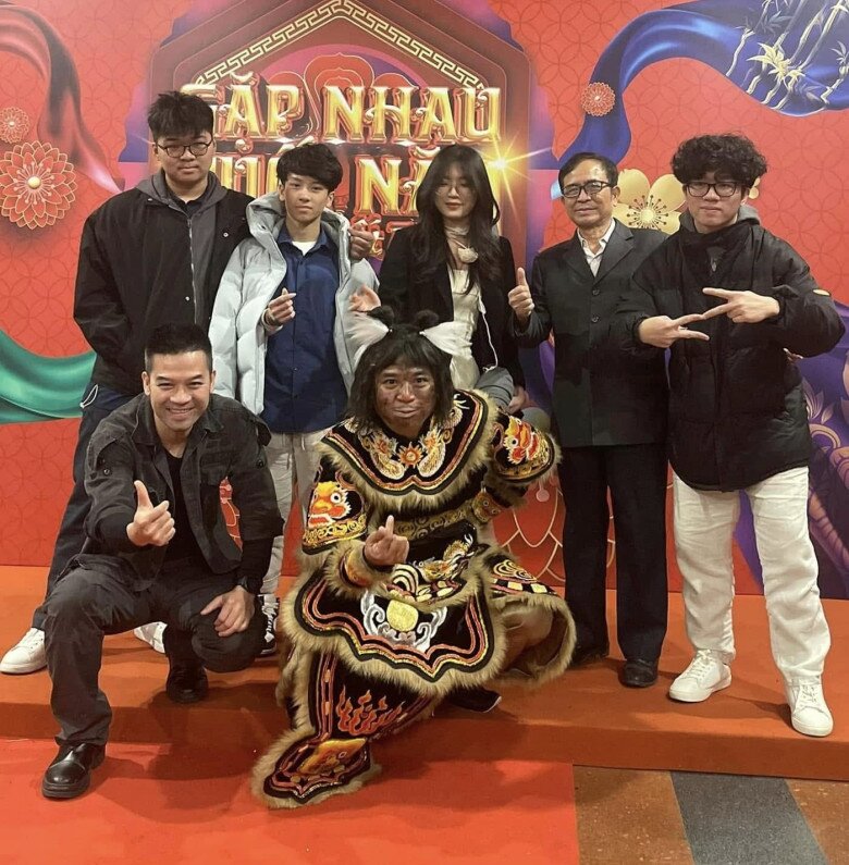 Nam nghệ sĩ được nhiều khán giả nhận ra, gọi với cái tên Thiên Lôi.