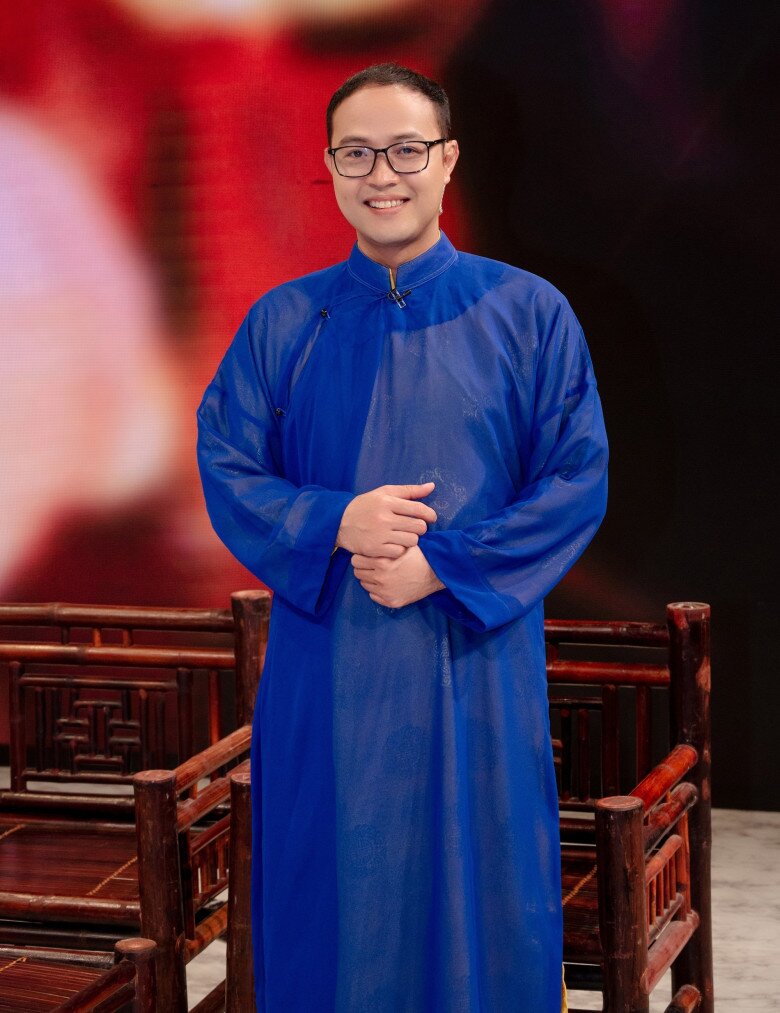 NSƯT Thái Sơn là nghệ sĩ chèo, có lối diễn duyên dáng, tinh tế.