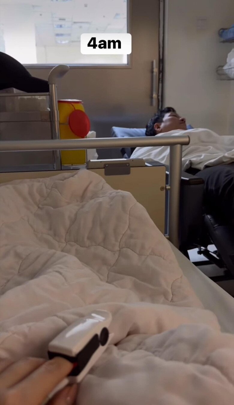 Nhã Phương khiến nhiều người lo lắng khi tiết lộ ảnh nhập viện.