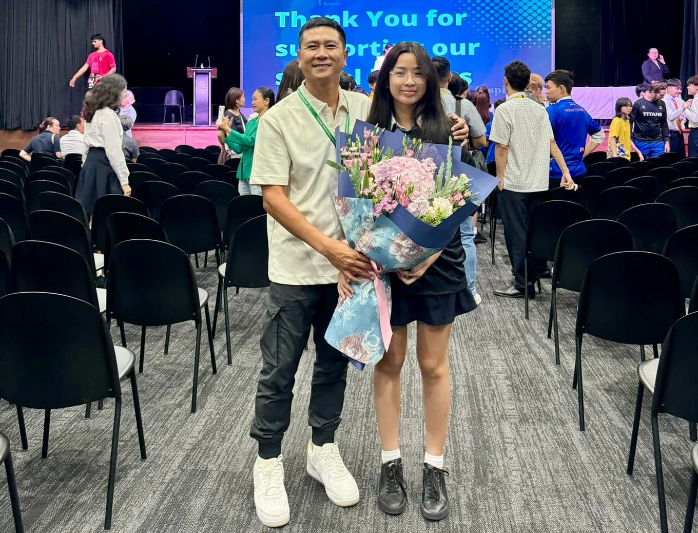 Nam nhạc sĩ có mặt trong sự kiện ở trường của ái nữ.