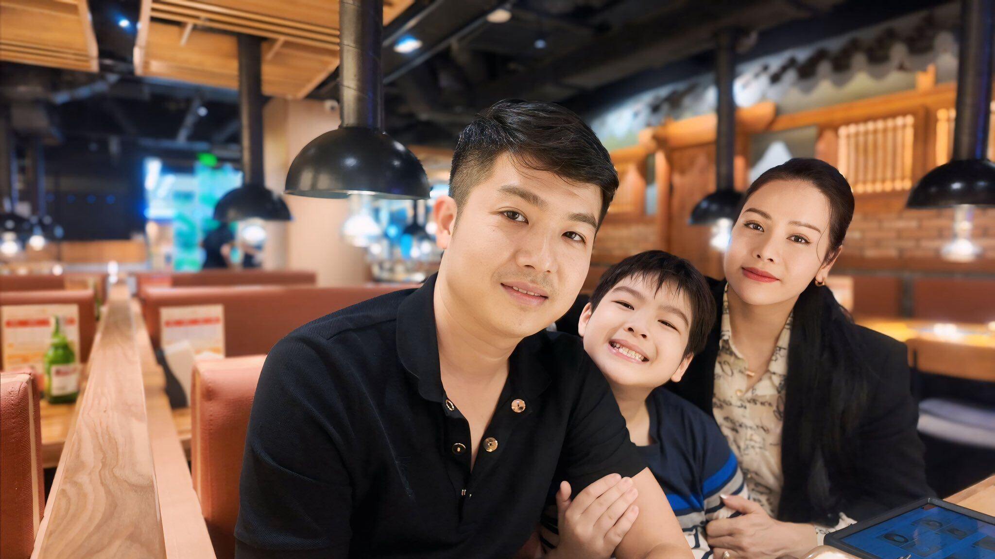 Nhật Kim Anh và chồng cũ Bửu Lộc cùng nhau chăm sóc quý tử.