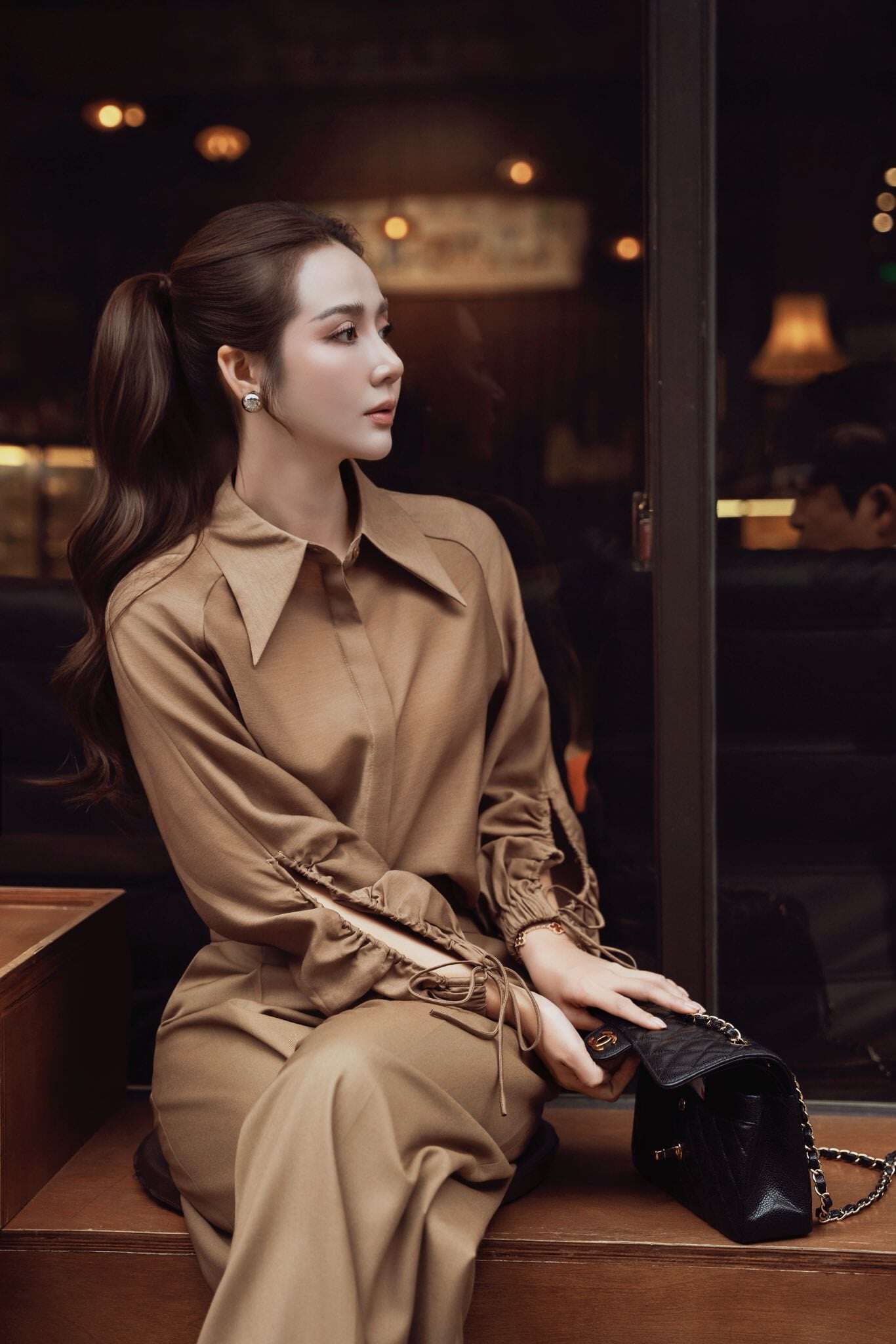 Sao Việt 24h: Phương Oanh vào bếp làm gà luộc cánh tiên hút 5 triệu view, gây chú ý với bàn tay của người hay nấu ăn - 4