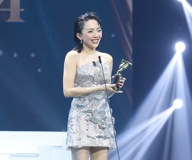 Tóc Tiên là Quán quân của chương trình Chị đẹp đạp gió.