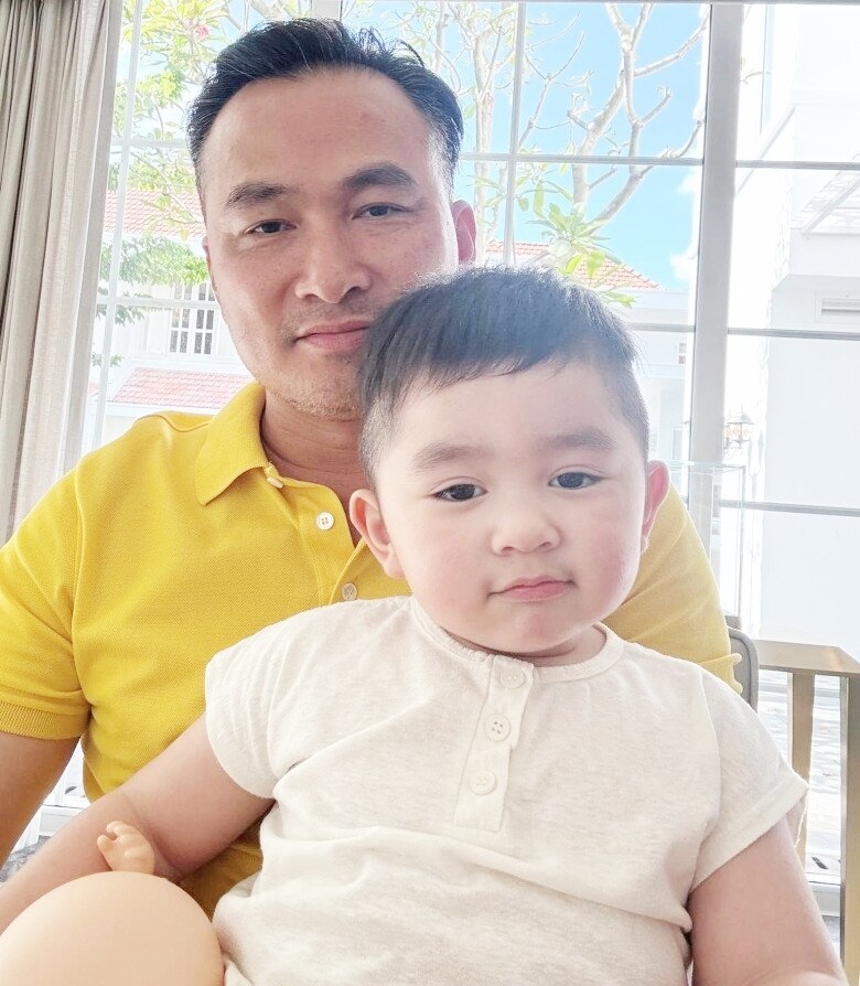 Nhóc tì là bản sao của bố Chi Bảo.