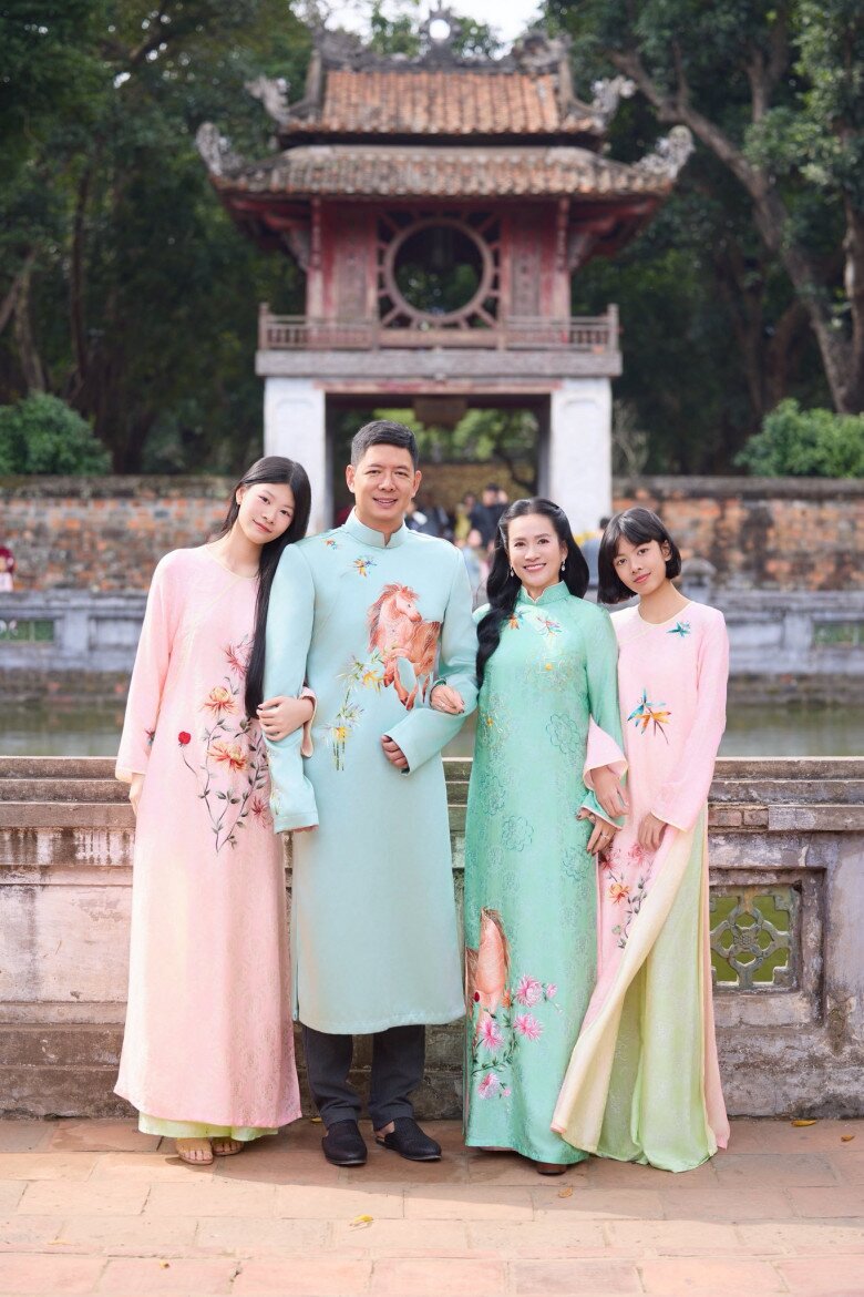 Gia đình hạnh phúc của Bình Minh khiến nhiều người ngưỡng mộ.