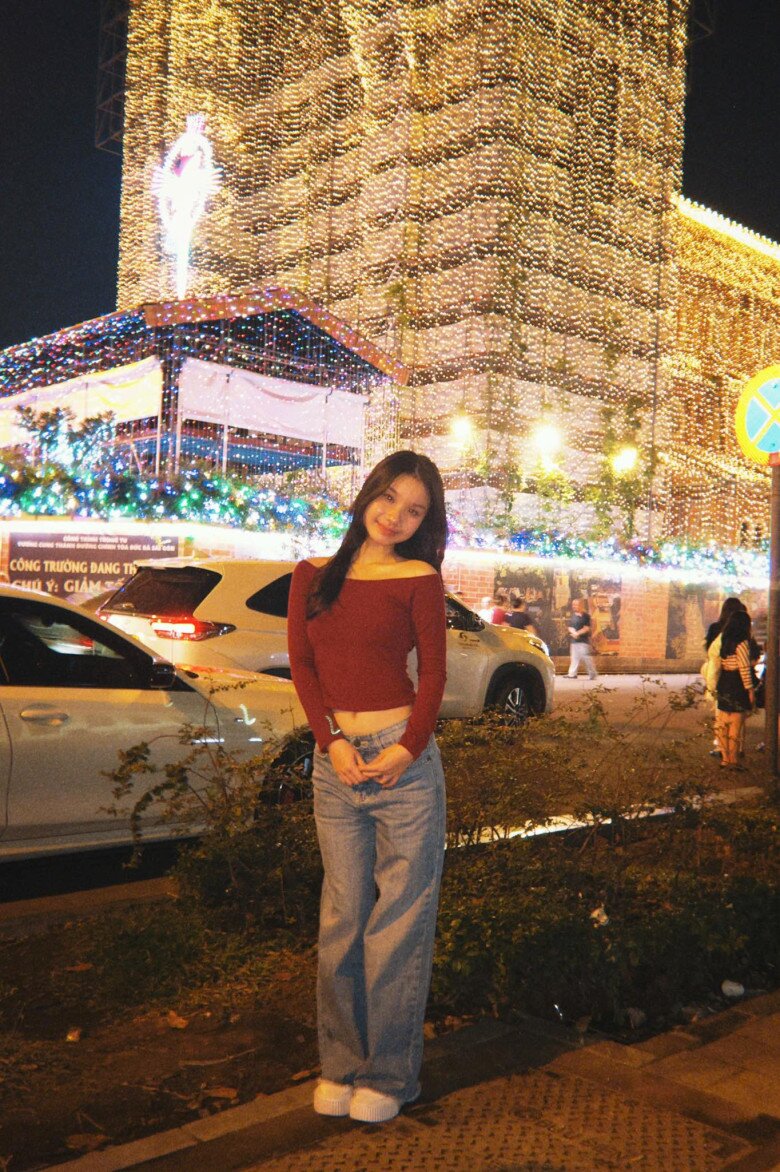 Zon càng lớn càng xinh đẹp, ra dáng thiếu nữ.