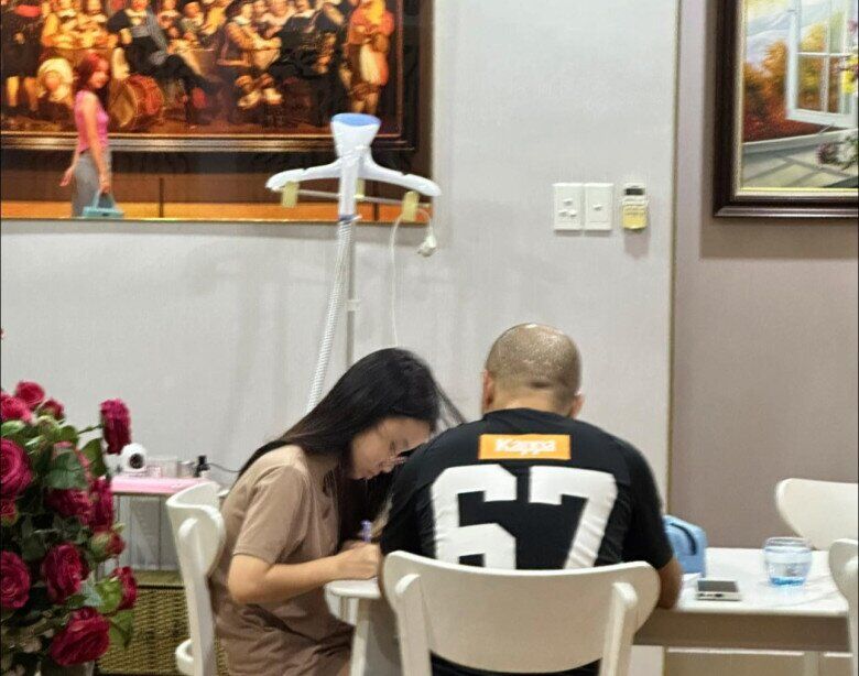 Yvain dạy Zon học tiếng Anh từ nhỏ.