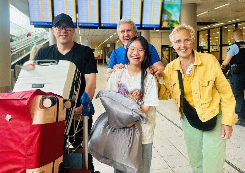 Zon được ông bà nội cưng chiều hết mực.