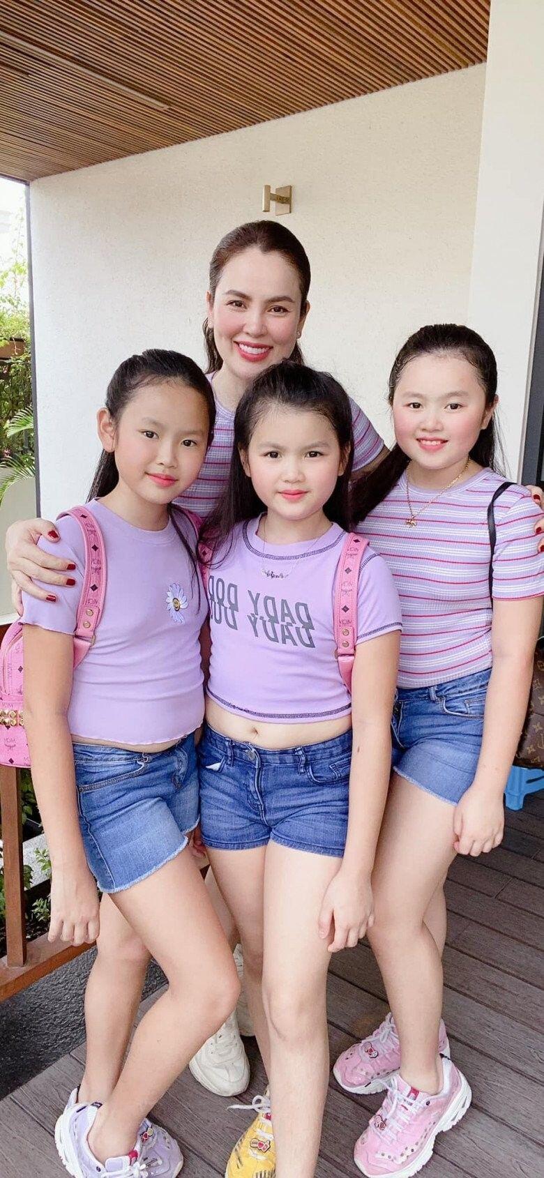 Hoa hậu Phương Lê có 3 con gái giống mẹ y đúc.