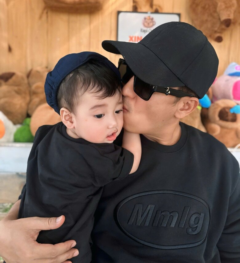 Quý tử của Trường Giang sở hữu làn da trắng hồng, ngoại hình điển trai.