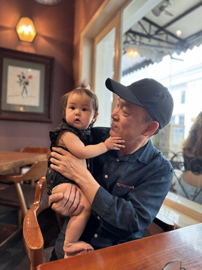 Nhạc sĩ Quốc Trung rất yêu thương cháu gái, đi xa là nhớ.