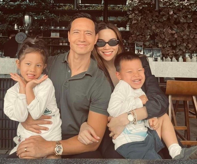 2 con của Hồ Ngọc Hà đã đến tuổi đi học lớp 1.