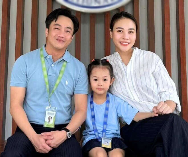 Ái nữ nhà Cường Đô La cũng đã đến tuổi đi học.