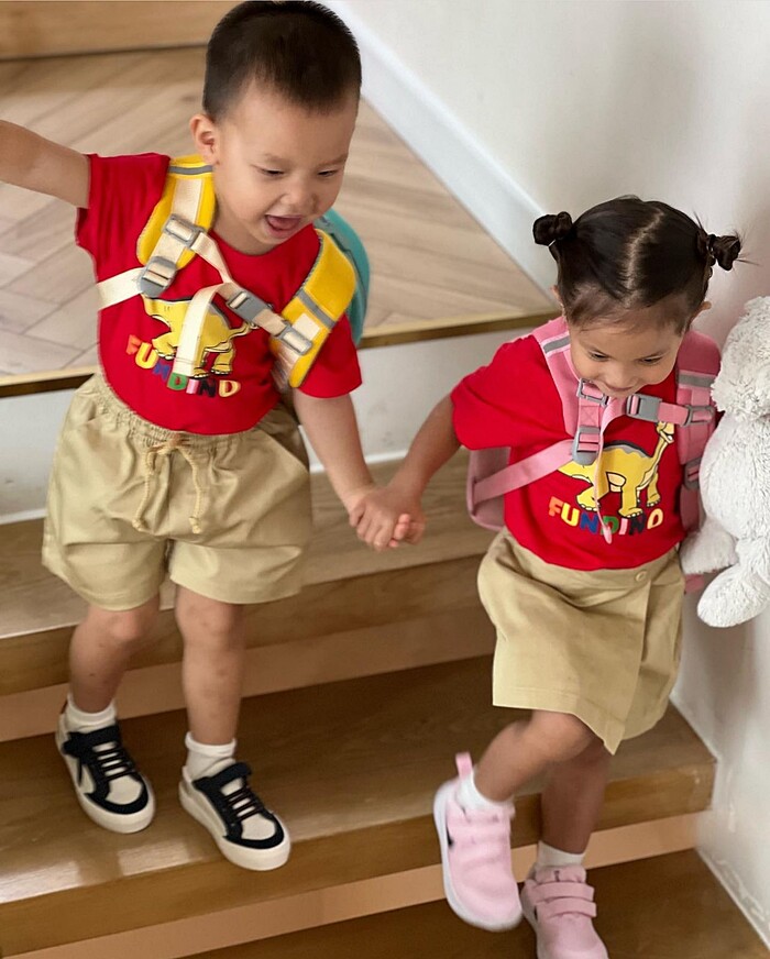 Từ nhỏ, Lisa và Leon đã theo học ở trường quốc tế.