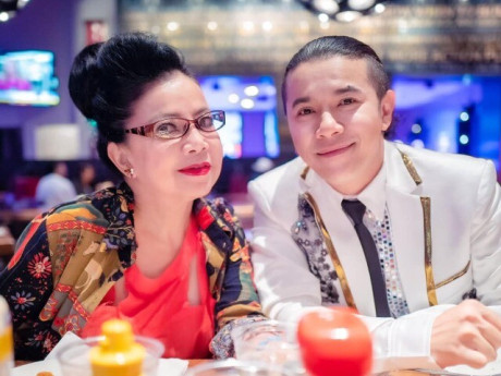 Mẹ Kasim Hoàng Vũ có động thái gây chú ý