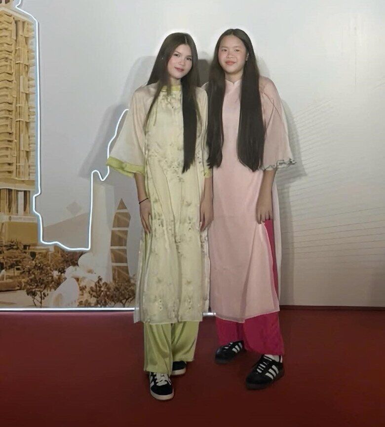 2 con gái sinh đôi của Hoa hậu Phương Lê.