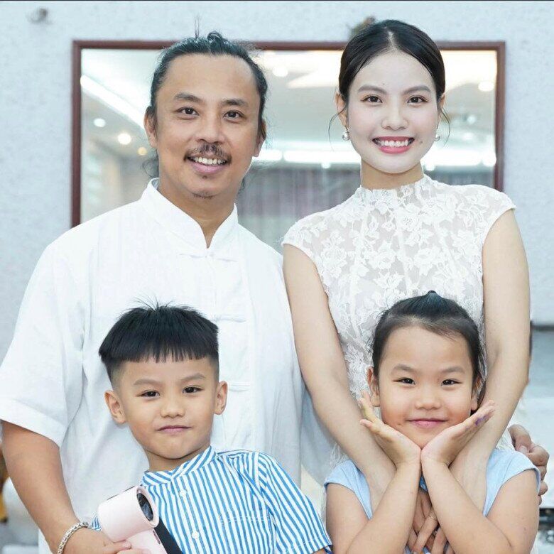 Chí Anh có cuộc sống kín tiếng, tập trung vào công việc giảng dạy.