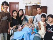Giải trí - Lý Hải - Minh Hà đưa 4 con về thăm mẹ ruột gần 100 tuổi ngày cận Tết, quây quần bên bữa ăn gia đình giản dị