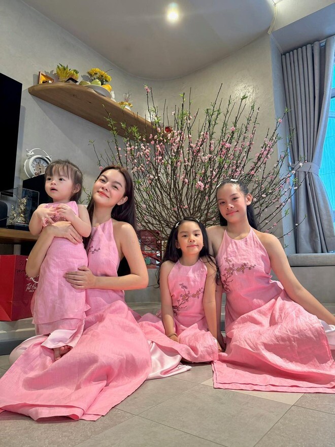 Nữ ca sĩ hiện có cuộc sống viên mãn bên 3 con gái.