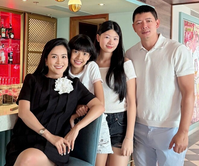 Bình Minh đăng ảnh cả gia đình để kỷ niệm ngày sinh của vợ. 