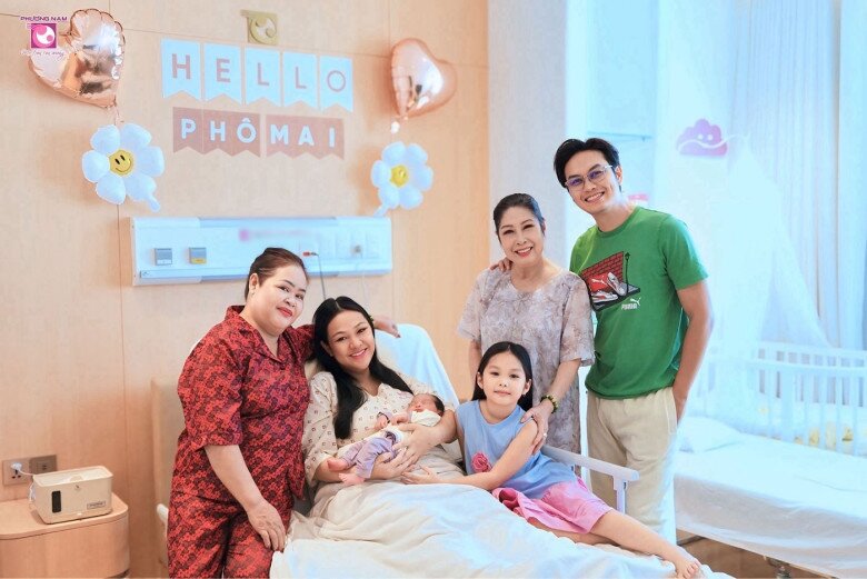 Nghệ sĩ Kim Phương chi tiền để con dâu sinh con ở bệnh viện quốc tế.