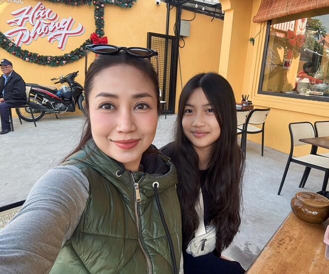 Ốc Thanh Vân và con gái về Hải Phòng để làm việc và thăm người thân.