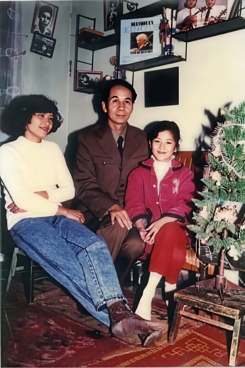 Bố mẹ của Khánh Thi thời trẻ đều là nghệ sĩ.