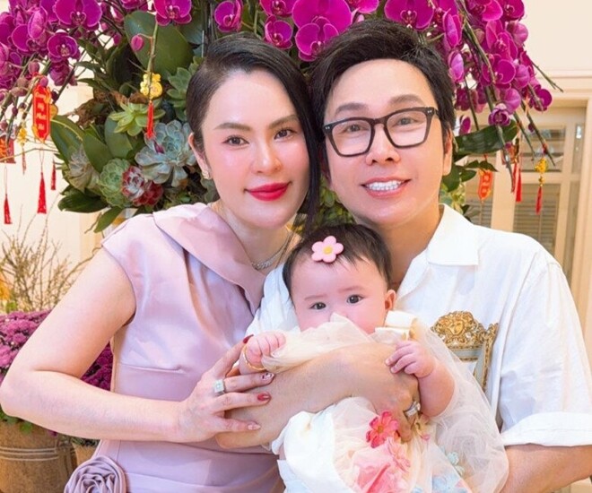 NSƯT Vũ Luân và Hoa hậu Phương Lê đón con gái chung vào cuối năm 2025.
