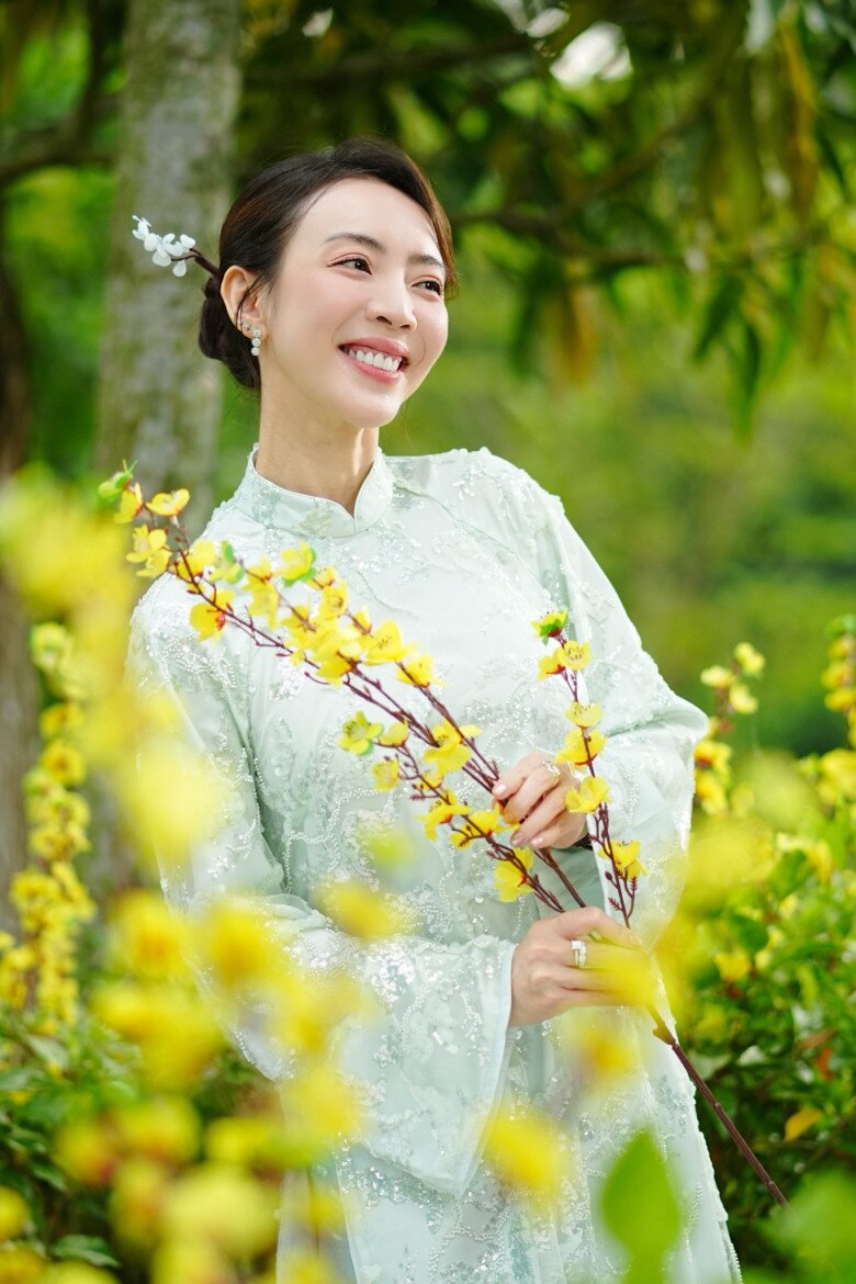 Sao Việt 24h: 3 con Khánh Thi chuẩn amp;#34;con nhà nòiamp;#34; khi nhún nhảy theo nhạc remix, cô út 3 tuổi amp;#34;quẩyamp;#34; không kém anh chị - 11