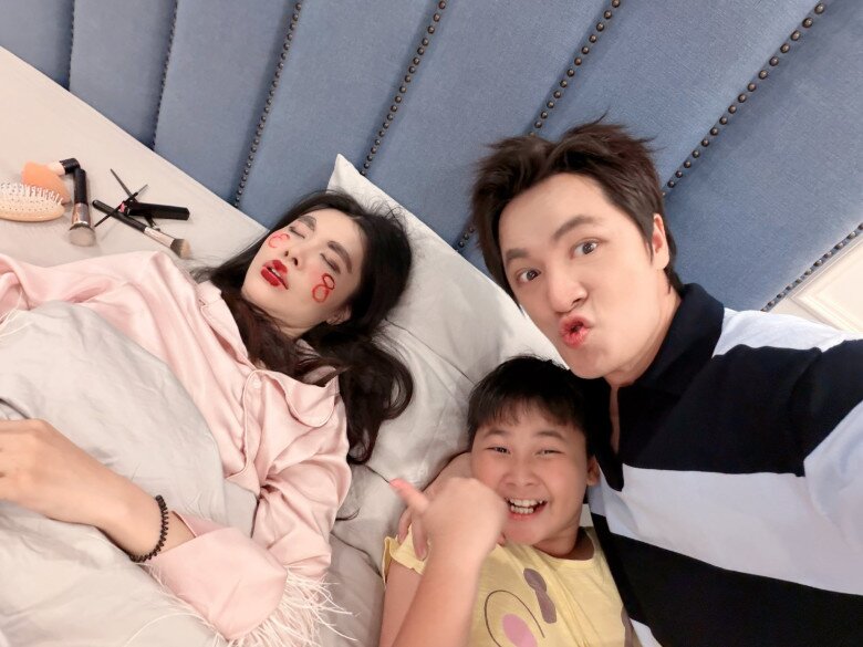 Sao Việt 24h: Chồng sắp cưới nhấc bổng Hòa Minzy bằng 1 tay, cùng bé Bo âm thầm chuẩn bị điều đặc biệt ngày 8/3 - 9