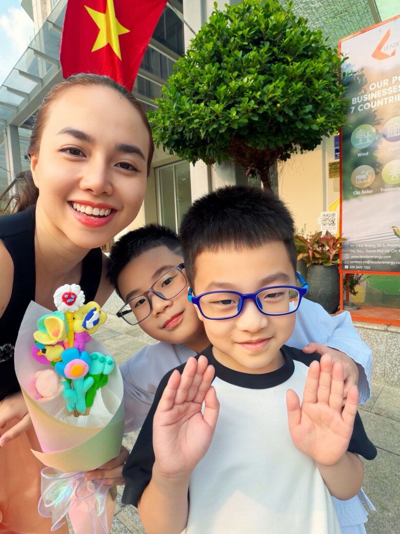 Sao Việt 24h: Chồng sắp cưới nhấc bổng Hòa Minzy bằng 1 tay, cùng bé Bo âm thầm chuẩn bị điều đặc biệt ngày 8/3 - 6