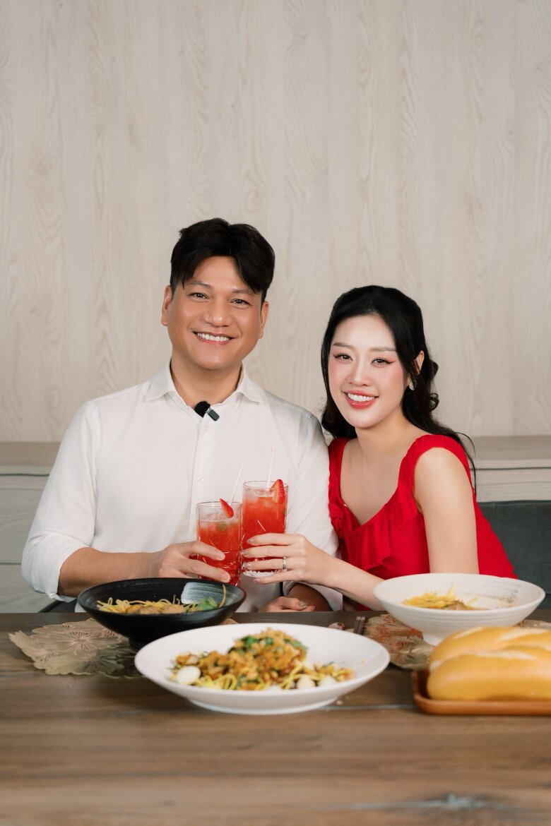 Sao Việt 24h: Chồng sắp cưới nhấc bổng Hòa Minzy bằng 1 tay, cùng bé Bo âm thầm chuẩn bị điều đặc biệt ngày 8/3 - 5