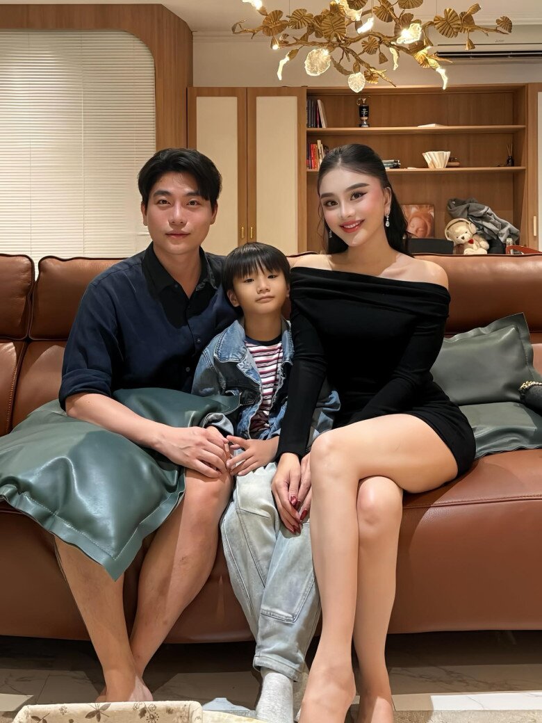 Sao Việt 24h: Chồng sắp cưới nhấc bổng Hòa Minzy bằng 1 tay, cùng bé Bo âm thầm chuẩn bị điều đặc biệt ngày 8/3 - 11