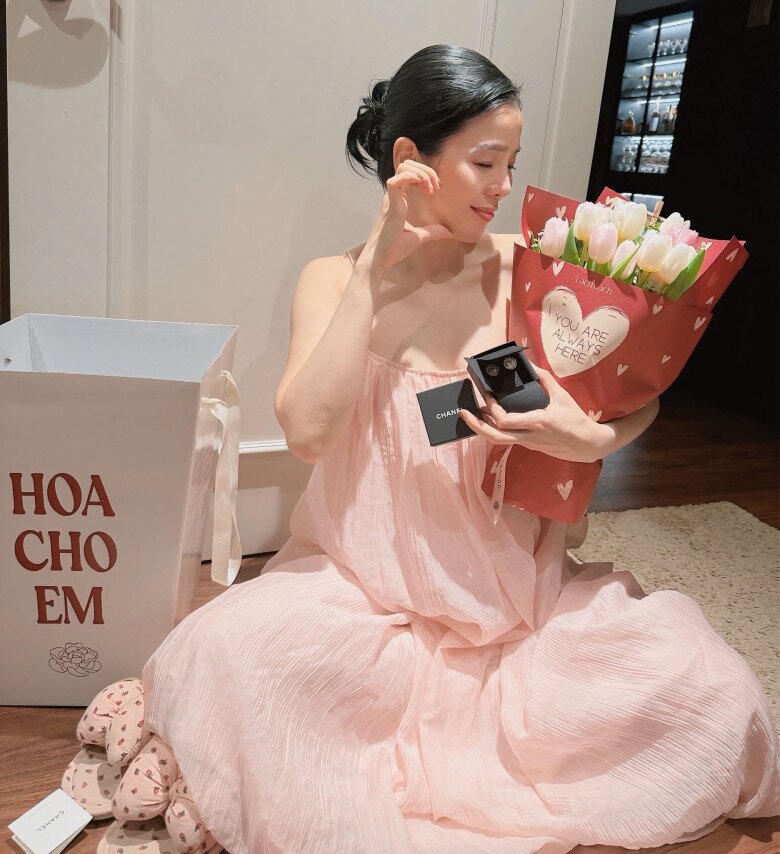 Sao Việt 24h: Chồng sắp cưới nhấc bổng Hòa Minzy bằng 1 tay, cùng bé Bo âm thầm chuẩn bị điều đặc biệt ngày 8/3 - 7