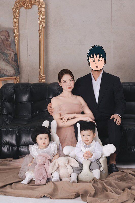 Cặp sinh đôi lai Hàn Quốc củaSam được đặt tên là Ijin và Ijun.