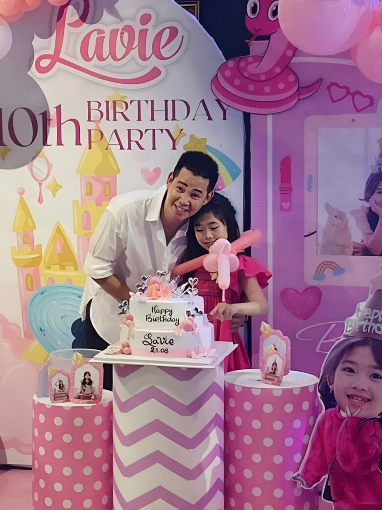 Phùng Ngọc Huy về nước và tổ chức sinh nhật cho ái nữ.