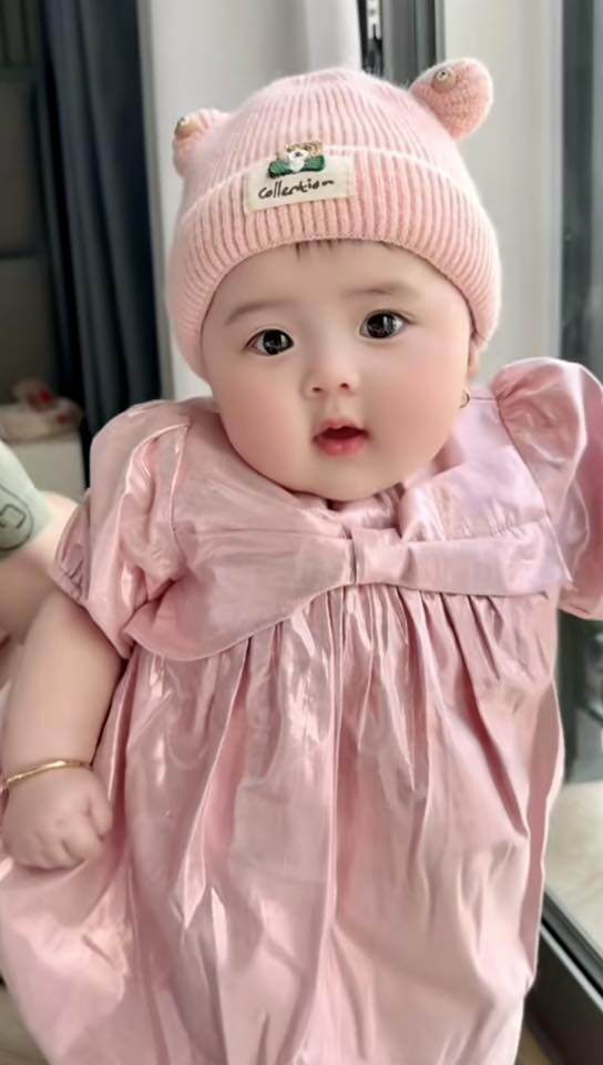 Sao Việt 24h: Con gái Thụy Vân 7 tháng tuổi đã có chương trình học dày đặc, Á hậu thương con amp;#34;đường đời vất vảamp;#34; - 10