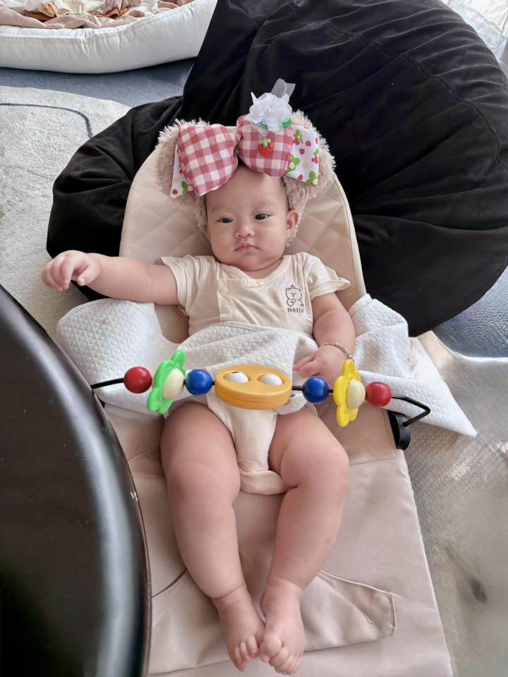 Sao Việt 24h: Con trai cả nhà NSND Xuân Bắc cao lớn gần chạm trần nhà, còn đi xe mô tô khoe dáng cực ngầu - 14