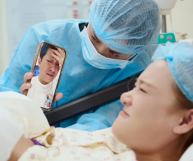 Trường Giang rơi nước mắt vì không thể ở bên cạnh vợ lúc chuyển dạ.