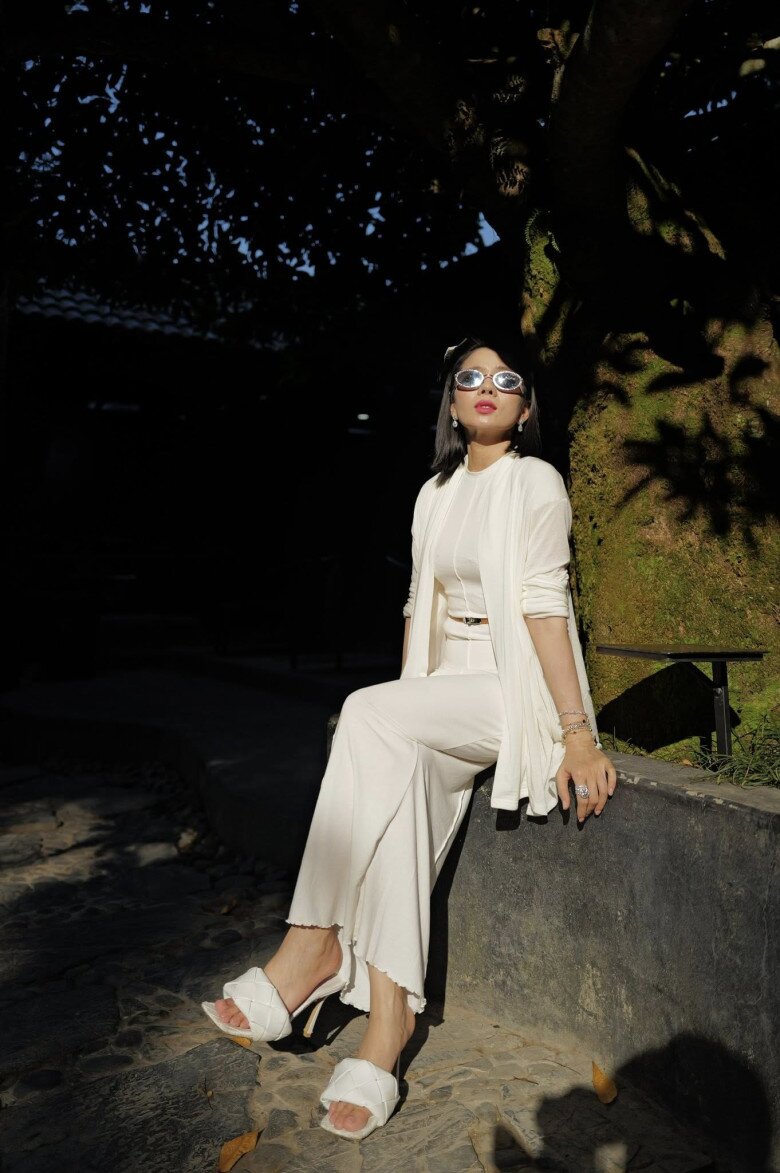 Sao Việt 24h: amp;#34;Nữ hoàng ảnh lịchamp;#34; kỷ niệm 32 năm ngày cưới, hé lộ bí quyết giữ hôn nhân bền chặt hơn 3 thập kỷ - 9